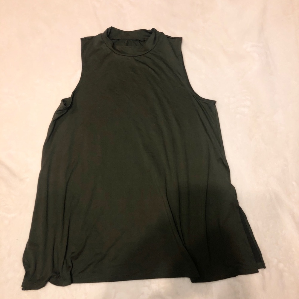 sleeveless blouse